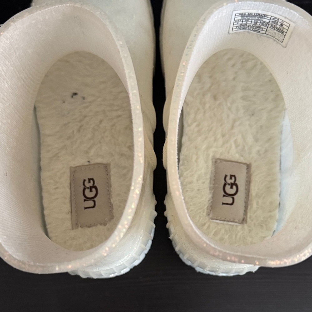 UGG Kids Sparkly White Boots - Picture 5 of 6